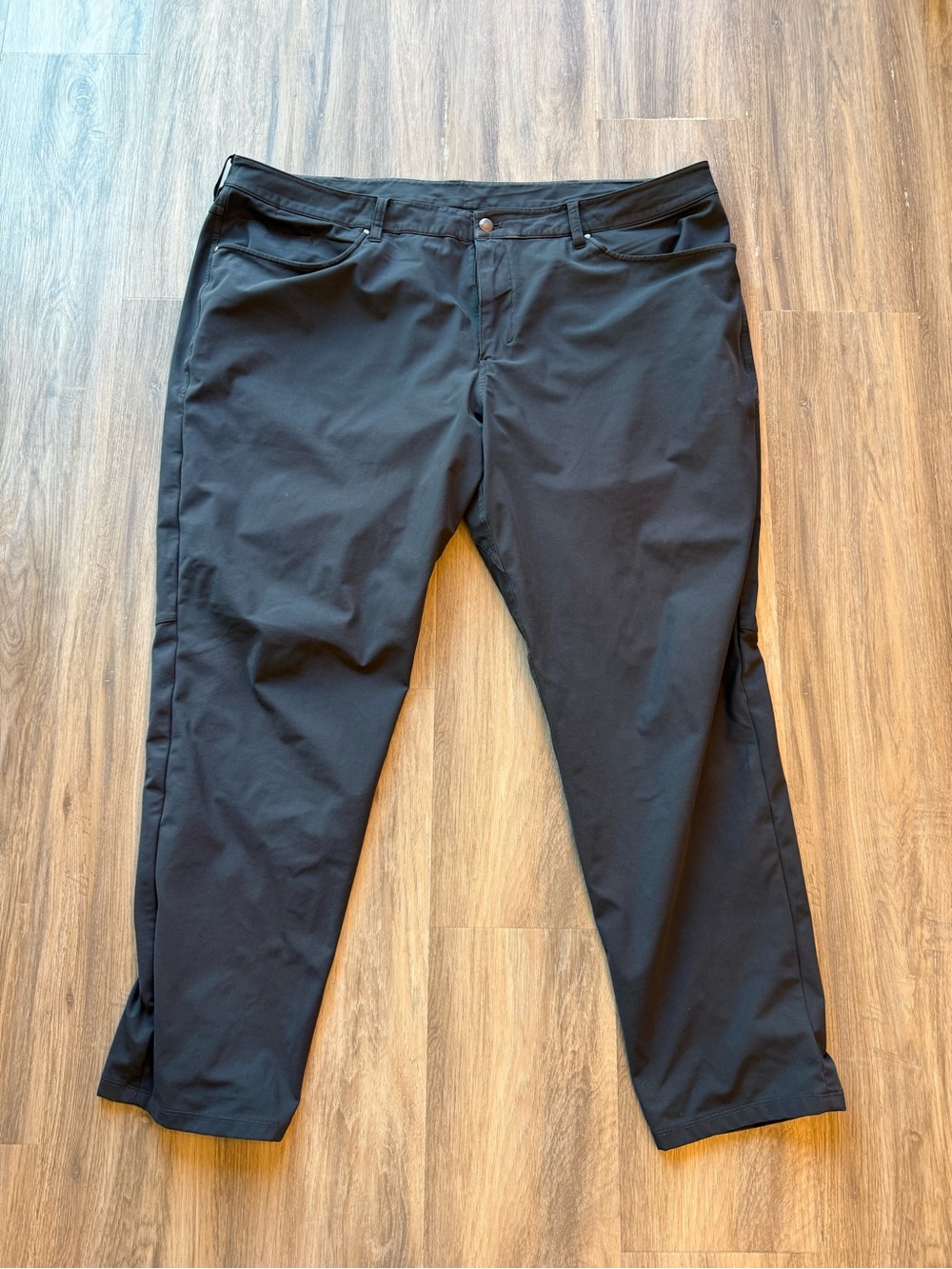 Men's Black Lululemon 44x32 abc slimfit warpstreme